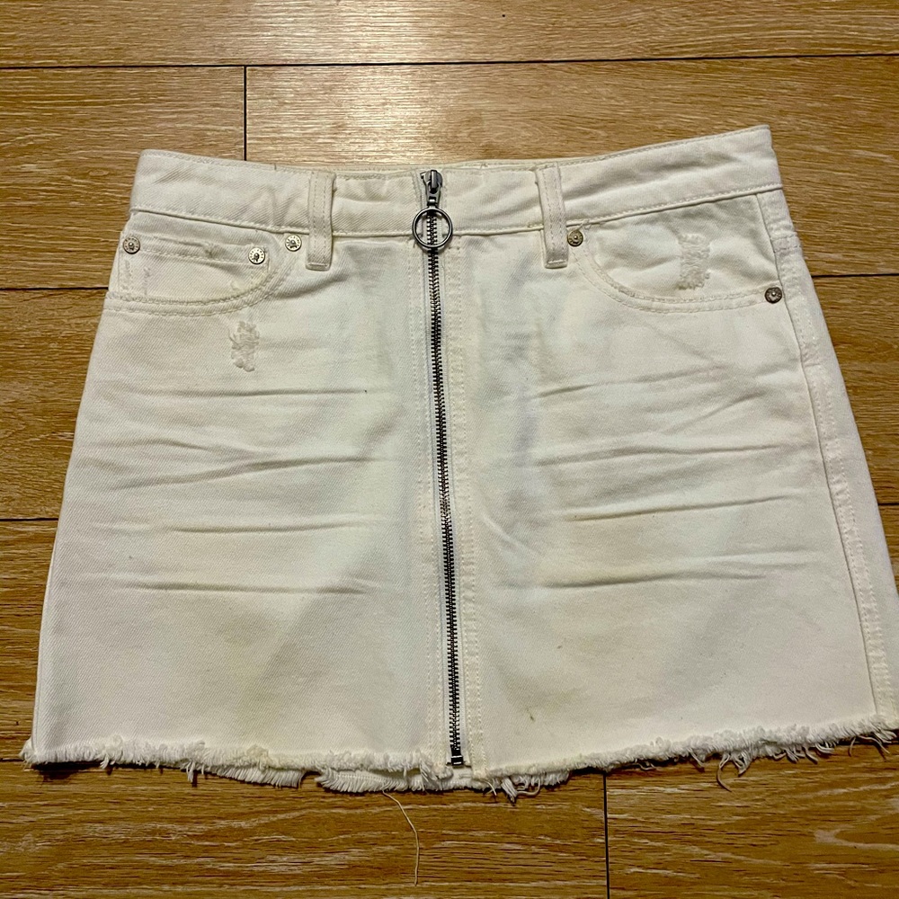 White zip denim skirt